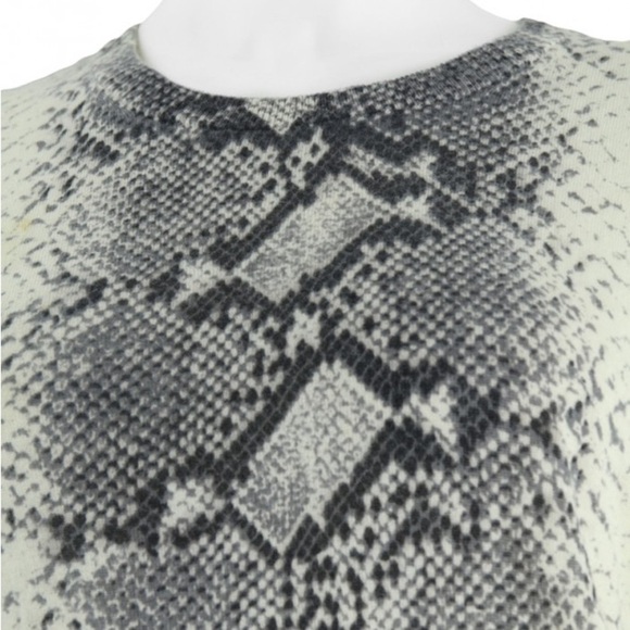 EQUIPMENT
Snakeskin Print Silk Slim Fit Shirt (21) - Picture 4 of 9